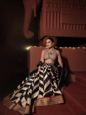 Yashika Khatri Instagram - In and for @jjvalaya for the grand finale at @hyundaiindia @fdciofficial India Couture Week 2025 with a showcase that encapsulated 33 magnified years of craftsmanship, royalty and timeless design.

Swipe through to see the magical look we created, jewellery, backstage madness and the stunning showstoppers.

Jewellery Partner @archanaaggarwalofficial 
Makeup & Hair @aishshreyamua 

#jjvalaya #jjvalayacouture #fdci#icw