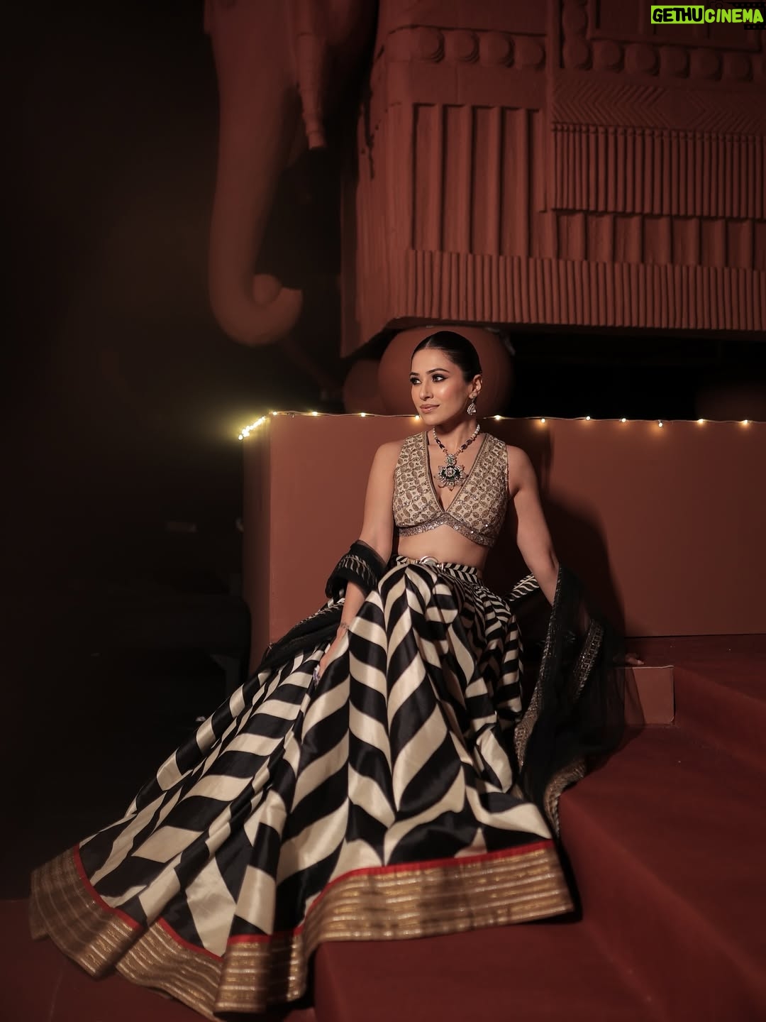 Yashika Khatri - 14.6K Likes - In and for @jjvalaya for the grand finale at @hyundaiindia @fdciofficial India Couture Week 2025 with a showcase that encapsulated 33 magnified years of craftsmanship, royalty and timeless design.

Swipe through to see the magical look we created, jewellery, backstage madness and the stunning showstoppers.

Jewellery Partner @archanaaggarwalofficial 
Makeup & Hair @aishshreyamua 

#jjvalaya #jjvalayacouture #fdci#icw