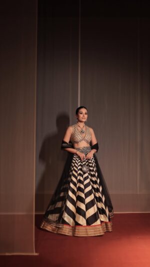 Yashika Khatri Instagram - In & For @jjvalaya new collection East, at India Couture Week 2025.
@jjvalaya 'A Czar in fashion' known for his timeless couture and commitment to luxury. It was surreal to watch the collection on ramp.
@jjv.kapurthala 

Jewellery @archanaaggarwalofficial 
Makeup & Hair @aishshreyamua 

#icw#jjvalaya