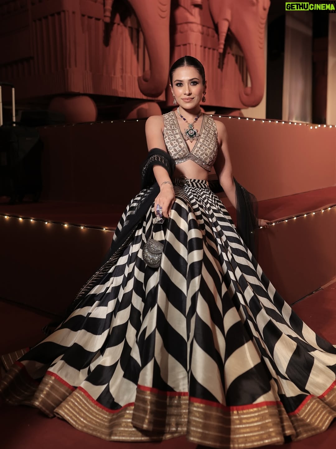 Yashika Khatri - 14.6K Likes - In and for @jjvalaya for the grand finale at @hyundaiindia @fdciofficial India Couture Week 2025 with a showcase that encapsulated 33 magnified years of craftsmanship, royalty and timeless design.

Swipe through to see the magical look we created, jewellery, backstage madness and the stunning showstoppers.

Jewellery Partner @archanaaggarwalofficial 
Makeup & Hair @aishshreyamua 

#jjvalaya #jjvalayacouture #fdci#icw