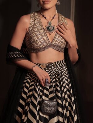 Yashika Khatri Instagram - In and for @jjvalaya for the grand finale at @hyundaiindia @fdciofficial India Couture Week 2025 with a showcase that encapsulated 33 magnified years of craftsmanship, royalty and timeless design.

Swipe through to see the magical look we created, jewellery, backstage madness and the stunning showstoppers.

Jewellery Partner @archanaaggarwalofficial 
Makeup & Hair @aishshreyamua 

#jjvalaya #jjvalayacouture #fdci#icw