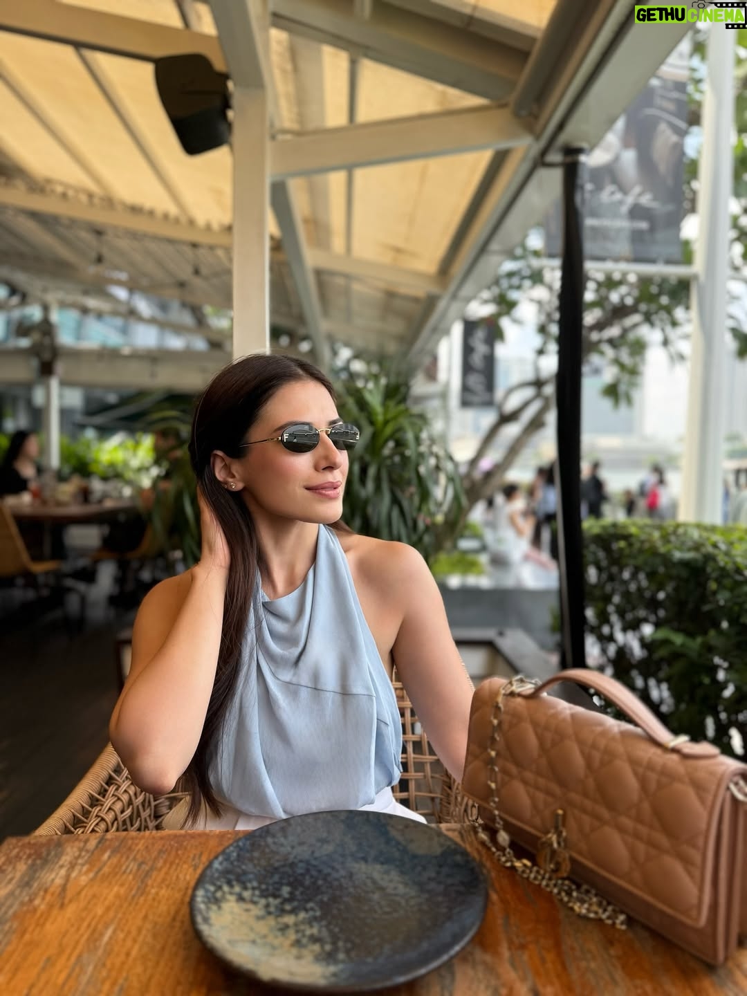 Yashika Khatri - 14.5K Likes - What a lovely, sunny day in Singapore🤍