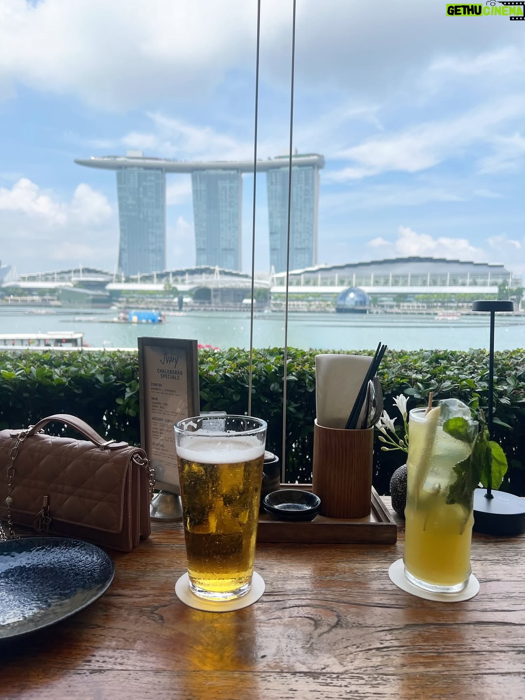 Yashika Khatri - 14.5K Likes - What a lovely, sunny day in Singapore🤍