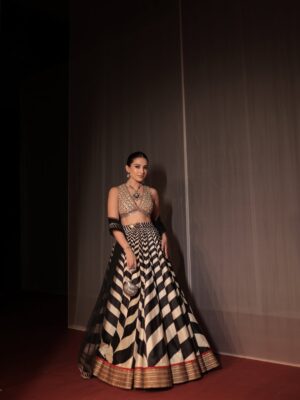 Yashika Khatri Instagram - In and for @jjvalaya for the grand finale at @hyundaiindia @fdciofficial India Couture Week 2025 with a showcase that encapsulated 33 magnified years of craftsmanship, royalty and timeless design.

Swipe through to see the magical look we created, jewellery, backstage madness and the stunning showstoppers.

Jewellery Partner @archanaaggarwalofficial 
Makeup & Hair @aishshreyamua 

#jjvalaya #jjvalayacouture #fdci#icw