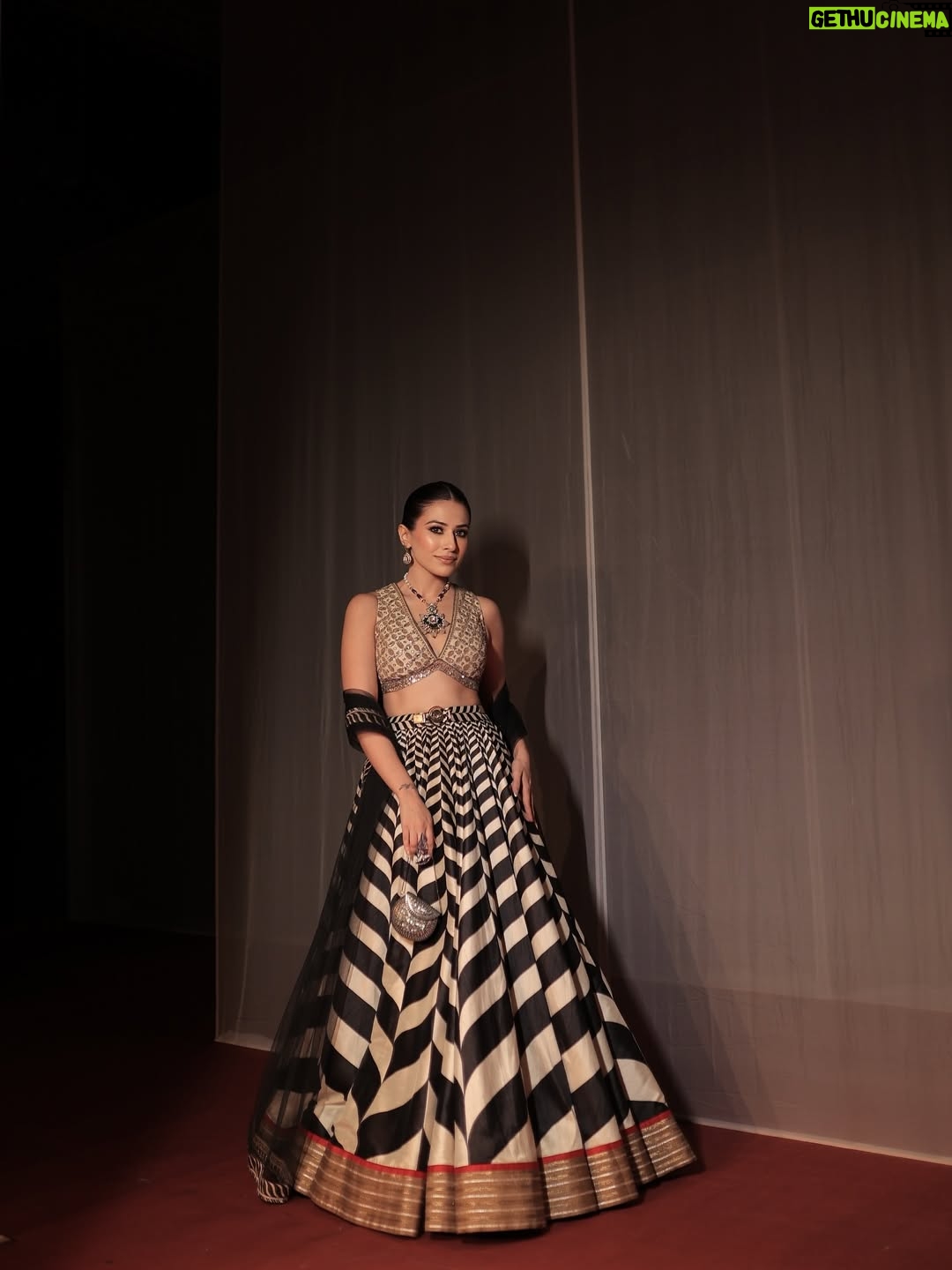Yashika Khatri - 14.6K Likes - In and for @jjvalaya for the grand finale at @hyundaiindia @fdciofficial India Couture Week 2025 with a showcase that encapsulated 33 magnified years of craftsmanship, royalty and timeless design.

Swipe through to see the magical look we created, jewellery, backstage madness and the stunning showstoppers.

Jewellery Partner @archanaaggarwalofficial 
Makeup & Hair @aishshreyamua 

#jjvalaya #jjvalayacouture #fdci#icw
