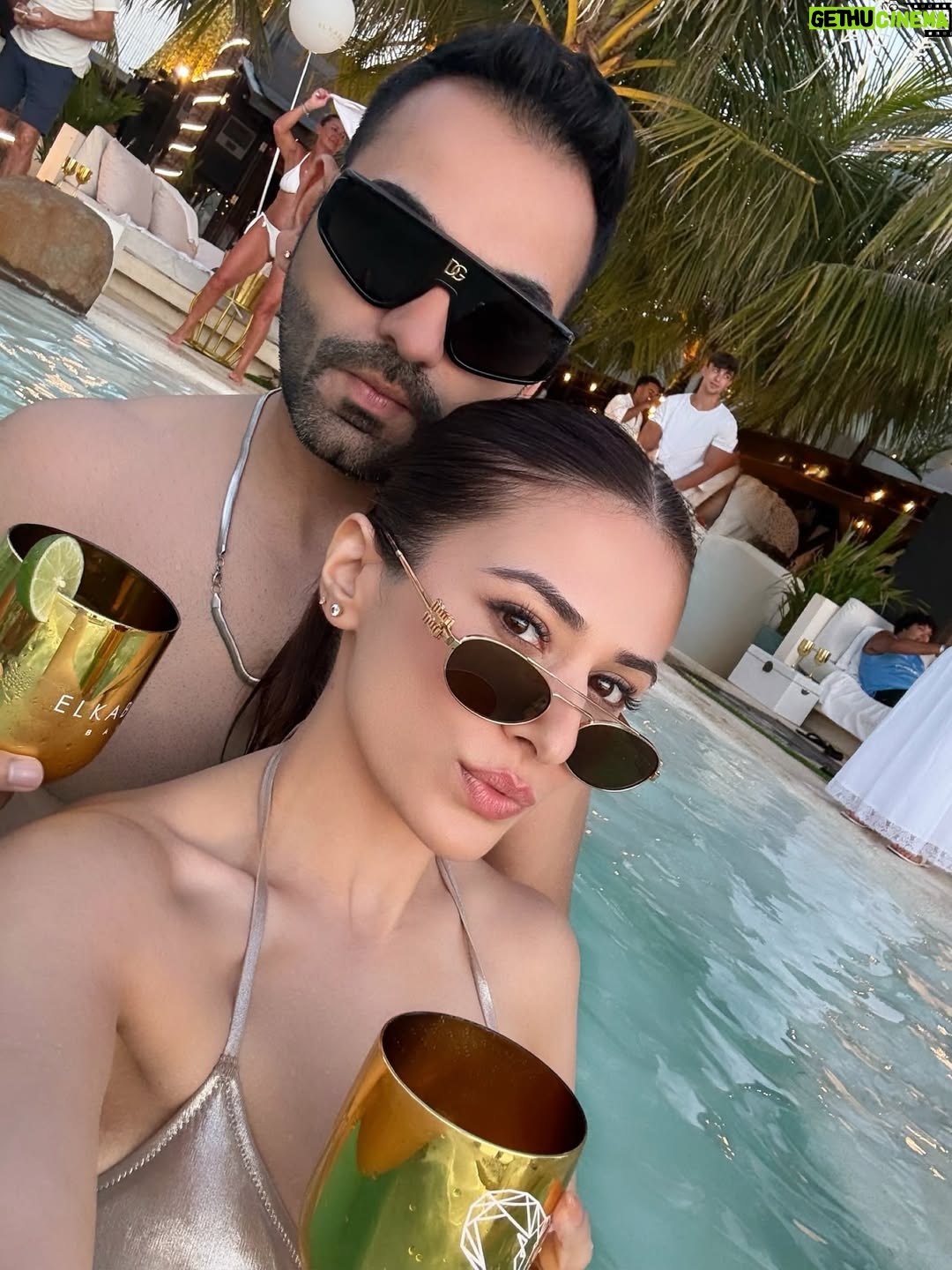 Yashika Khatri - 9.5K Likes - Little bit of this & little bit of that #endofsummer
