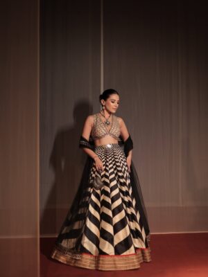 Yashika Khatri Instagram - In and for @jjvalaya for the grand finale at @hyundaiindia @fdciofficial India Couture Week 2025 with a showcase that encapsulated 33 magnified years of craftsmanship, royalty and timeless design.

Swipe through to see the magical look we created, jewellery, backstage madness and the stunning showstoppers.

Jewellery Partner @archanaaggarwalofficial 
Makeup & Hair @aishshreyamua 

#jjvalaya #jjvalayacouture #fdci#icw