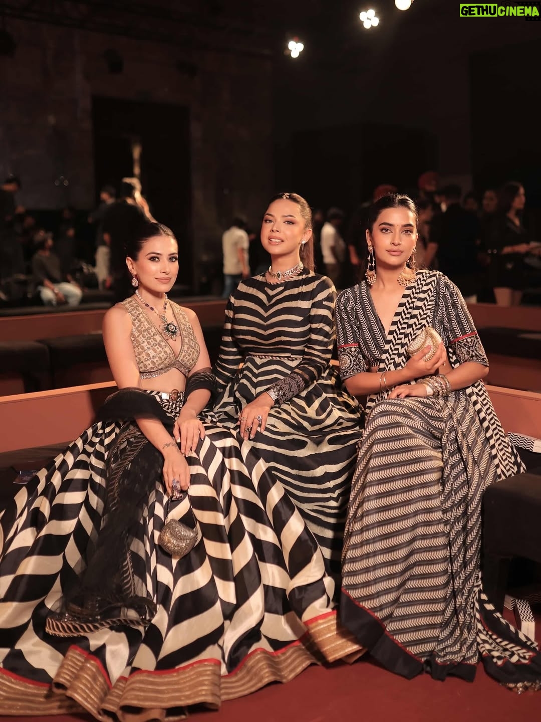 Yashika Khatri - 14.6K Likes - In and for @jjvalaya for the grand finale at @hyundaiindia @fdciofficial India Couture Week 2025 with a showcase that encapsulated 33 magnified years of craftsmanship, royalty and timeless design.

Swipe through to see the magical look we created, jewellery, backstage madness and the stunning showstoppers.

Jewellery Partner @archanaaggarwalofficial 
Makeup & Hair @aishshreyamua 

#jjvalaya #jjvalayacouture #fdci#icw