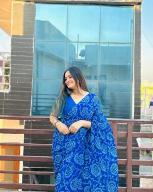 Yashika Sharma Instagram - 🧿 #yashuh #post #feed #instagram #réel #discovery #pose #photos #saree