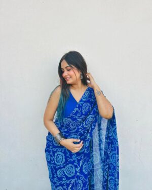 Yashika Sharma Instagram - 🧿 #yashuh #post #feed #instagram #réel #discovery #pose #photos #saree