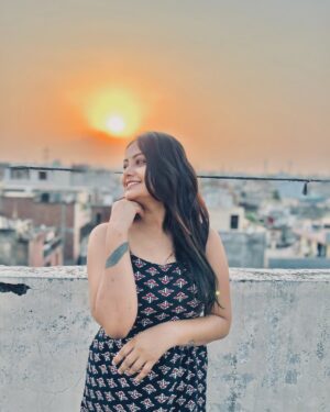 Yashika Sharma Instagram - ☀️#reel #reelitfeelit #reelkrofeelkro #reelinstagram #post #feed #discovery #yashuh #viral #instagram #funny