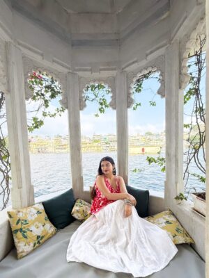 Yashita Rai Instagram - Living my Desi Princess dreams in Udaipur 🛕🪷🦚🪞🪬🛺✨
Nothing feels more like a dream than being a desi girl in Udaipur , surrounded by palaces, culture and timeless beauty 🍃
.
.
.
.
.
.
.
.
.
.
.
.
[ Things to do in Udaipur, Offbeat Things to do in Udaipur, Places to eat in Udaipur , Udaipur Lake view hotels , Udaipur aesthetic #explore #udaipur #udaipurlakecity #udaipurdiaries #wishlinked ]