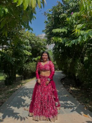 Yashita Rai Instagram - Festive season ki khushboo aane lagi haii 🥹✨💛 favourite time of the year 🍃🤌🏻
.
.
.
.
.
.
.
.
.
.
[ Ethnic Photodump , Festivals , Ethnic , Indian Outfits #explore #fyp #photodump #festivefashion #festive #festivewear ]