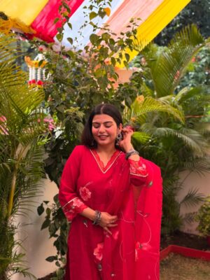 Yashita Rai Instagram - Festive season ki khushboo aane lagi haii 🥹✨💛 favourite time of the year 🍃🤌🏻
.
.
.
.
.
.
.
.
.
.
[ Ethnic Photodump , Festivals , Ethnic , Indian Outfits #explore #fyp #photodump #festivefashion #festive #festivewear ]