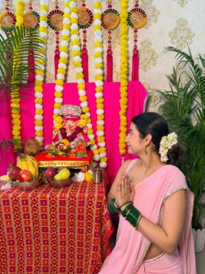 Yashita Rai Instagram - Ganpati Bappa ghar aaye aur saath dher saari khushiyan laaye ✨💞🧿🩷🙏🏻✨