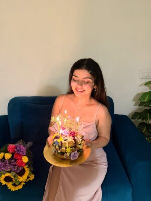 Yashita Rai Instagram - It’s my birthday ✨🥹🧿💞🍰🤍
.
.
.
.
.
.
.
.
.
.
#birthday #birthdaygirl #birthdaynight #explore #fyp #birthdaycelebrations