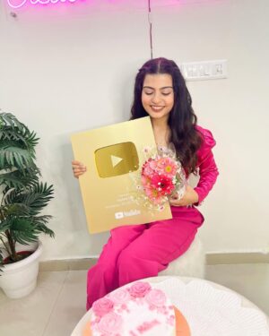 Yashita Rai Instagram - 💗My Dream 💗
Thank you guys for making my dream come true 🙏🏻🧿You are my family will keep working hard and keep growing our cutiefam 🫶🏻 Love You 🤍 @youtubecreatorsindia @youtubeindia 
.
.
.
.
.
.
.
.
.
.
.
.
.
#1million #goldplaybutton #explore #trending #indianblogger #fashionblogger #youtuber #indianyoutuber  #thepitomeofstyle #welltravelled #visualarchitect #lifeofadventure #staytuned #ootdfashion #delhigirls #delhibloggers #delhifashionblogger #streetstyledelhi #streetstyle #cutiefam