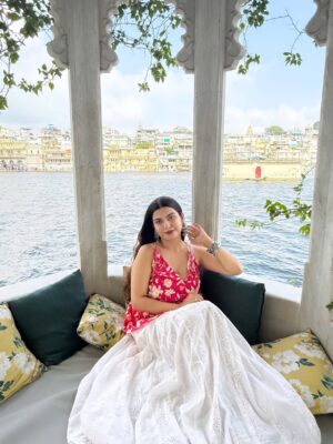 Yashita Rai Instagram - Living my Desi Princess dreams in Udaipur 🛕🪷🦚🪞🪬🛺✨
Nothing feels more like a dream than being a desi girl in Udaipur , surrounded by palaces, culture and timeless beauty 🍃
.
.
.
.
.
.
.
.
.
.
.
.
[ Things to do in Udaipur, Offbeat Things to do in Udaipur, Places to eat in Udaipur , Udaipur Lake view hotels , Udaipur aesthetic #explore #udaipur #udaipurlakecity #udaipurdiaries #wishlinked ]