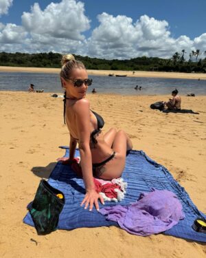 Yasmin Brunet Instagram - aaaaaai bahia 🌊🏝️🧜🏼‍♀️🌺💫🐚