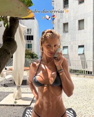 Yasmin Brunet Instagram - o verão perfeito com meus aliados ✨🧜🏼‍♀️ @yasminbeauty