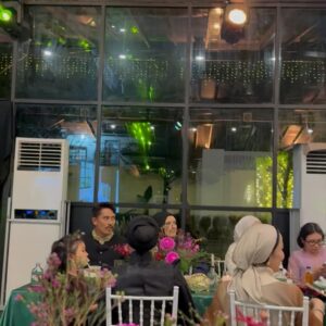 Yasmin Hani Instagram - The @ellemalaysia Raya Open House was the perfect way to wrap up my Tuesday — especially after hosting the Liberty General Insurance Raya Open House 2025 earlier with my bestie, @yasminhani !

Though we were a little worn out from being on stage the whole afternoon, the Elle gathering gave us just the right energy boost. Nothing like reconnecting with so many familiar faces and dear friends from the entertainment industry to lift the spirits!

Thank you for having us, Elle Malaysia, and sending love to all our industry friends — always a joy to see you all!