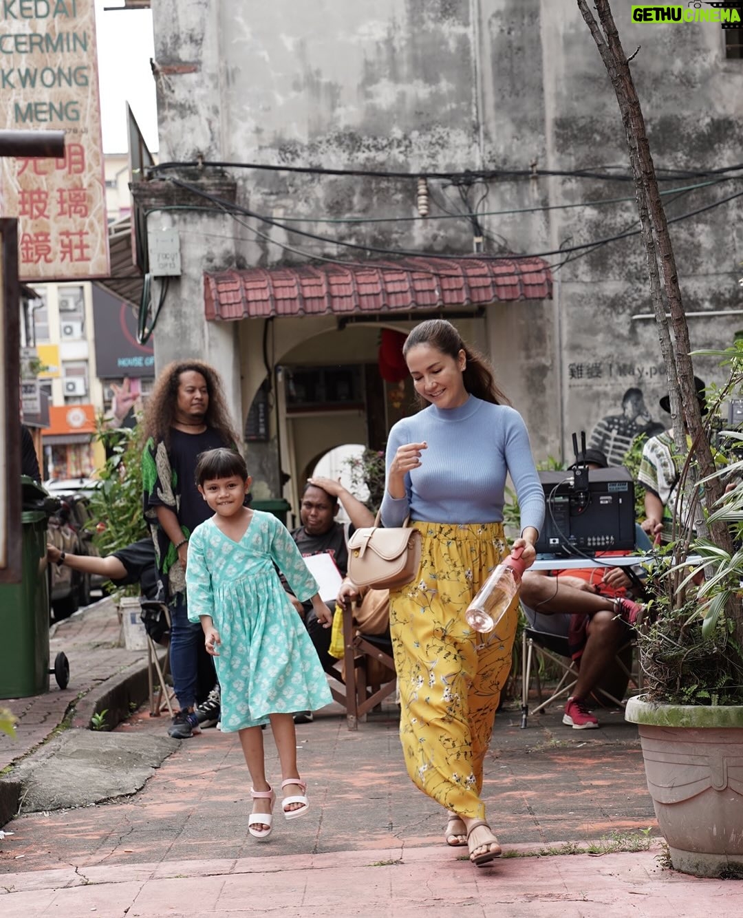 Yasmin Hani - 7.9K Likes - Filem Lakhus

Kasih sayang seorang ibu tak terhingga. Pengorbanan tanpa henti, dan kekuatan yang tak tampak namun sangat nyata. 
@qirazali0808 
@rheaervina 
#Filem 
#Lakhus
#HaniAtWork 
#YasminHani