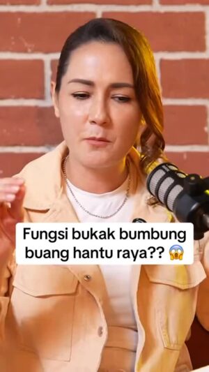 Yasmin Hani Instagram - Pernah dengar jugak pasal bukak atap bumbung ni? Ada ke yg pernah tahu benda camni 😨
#yasminhani #sembangseram #podcast #horrorstory #hanturaya