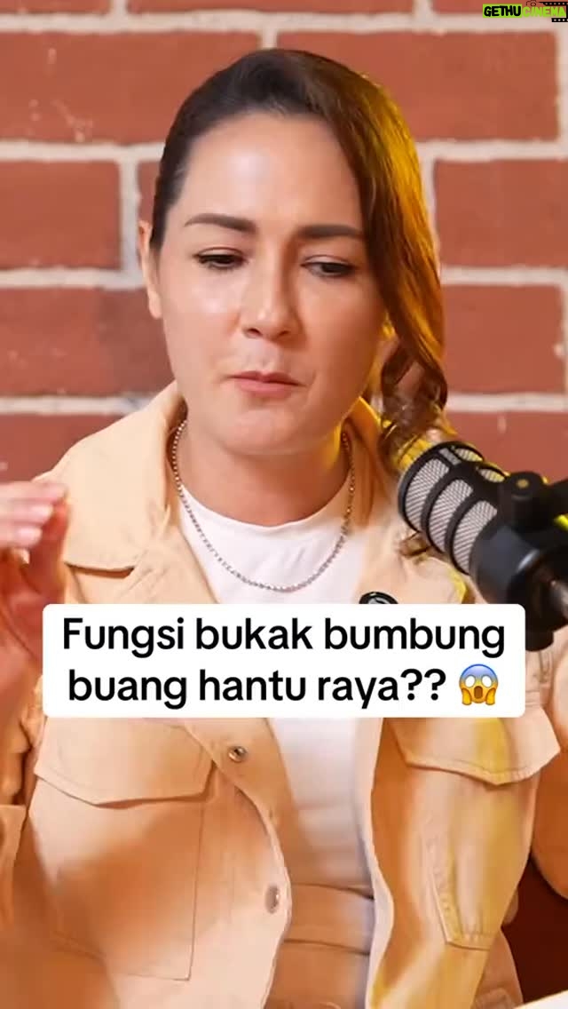 Yasmin Hani - 3.4K Likes - Pernah dengar jugak pasal bukak atap bumbung ni? Ada ke yg pernah tahu benda camni 😨
#yasminhani #sembangseram #podcast #horrorstory #hanturaya