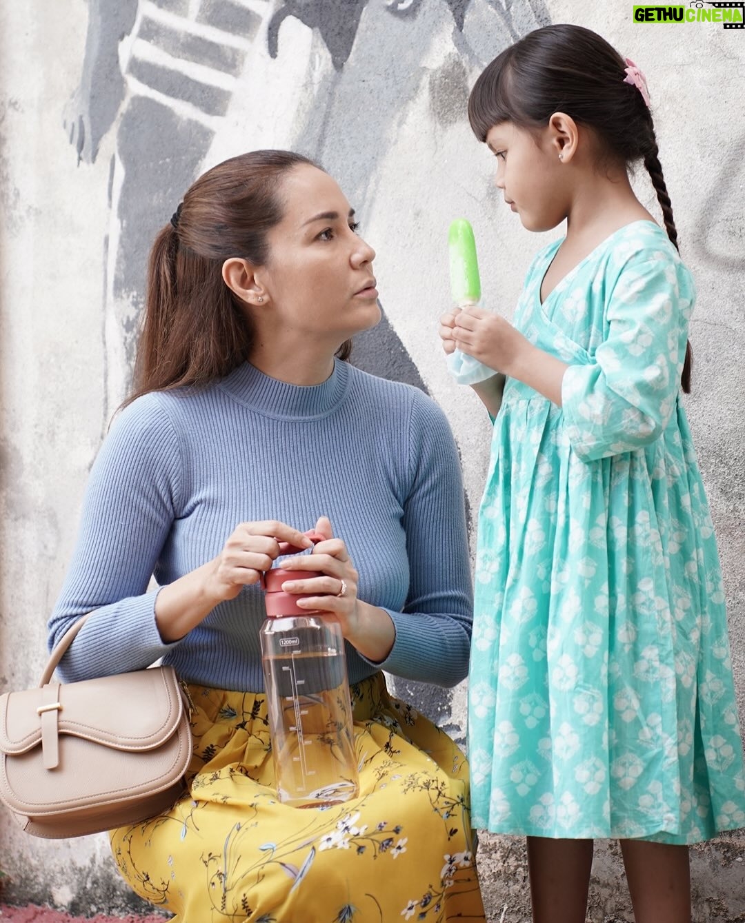 Yasmin Hani - 7.9K Likes - Filem Lakhus

Kasih sayang seorang ibu tak terhingga. Pengorbanan tanpa henti, dan kekuatan yang tak tampak namun sangat nyata. 
@qirazali0808 
@rheaervina 
#Filem 
#Lakhus
#HaniAtWork 
#YasminHani