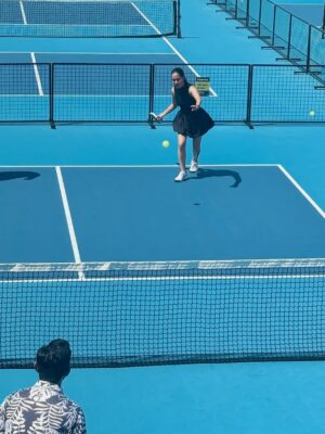 Yasmin Hani Instagram - Started off thinking we’d have a full house, but only six of us showed up… and honestly, it turned out perfect. One court, great rallies—some intense, some just pure laughter. What a beautiful day to play. 🌸
#Pickleball
#HaniPickles
#BeautifulDay 
#PickleWithHani