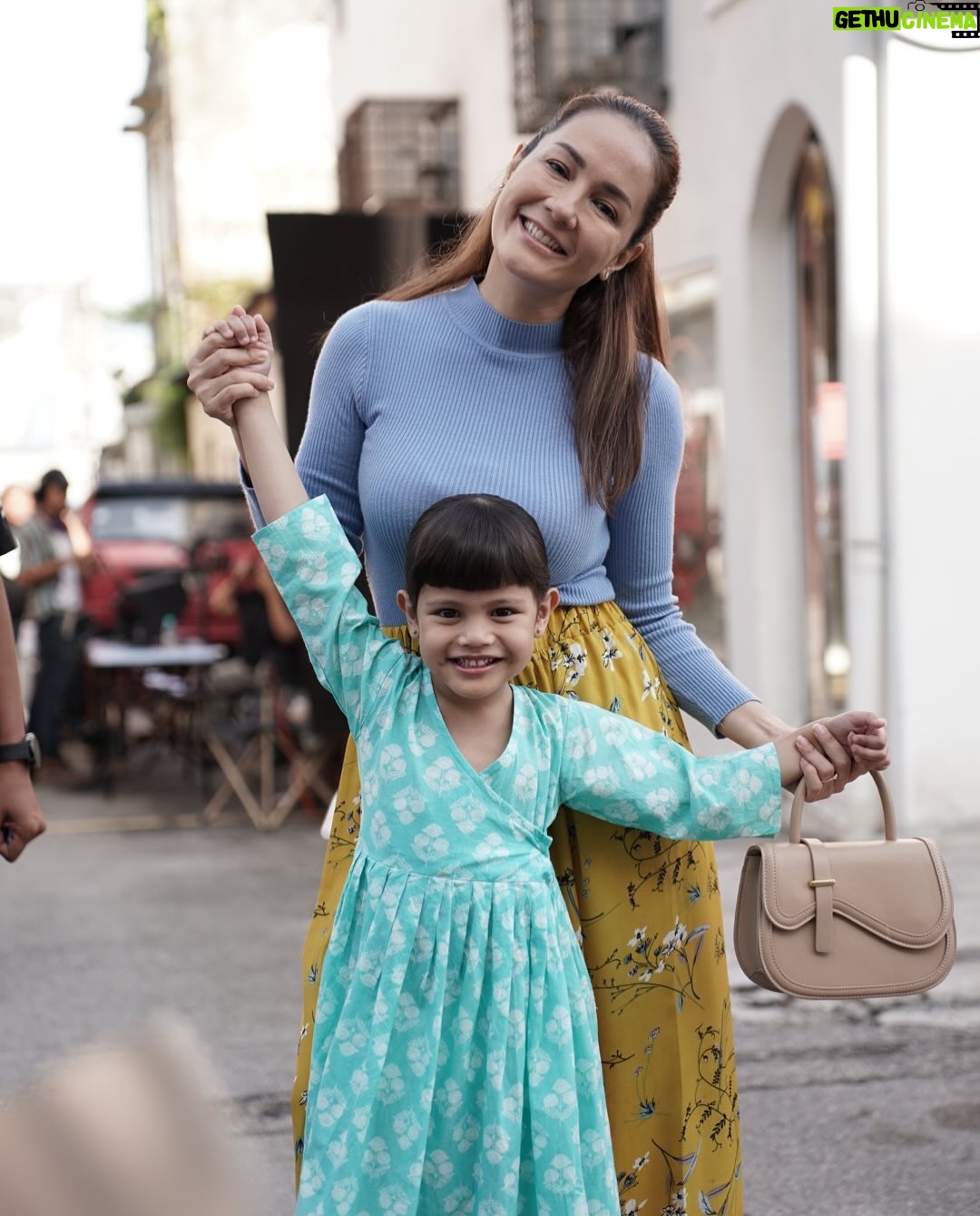 Yasmin Hani - 7.9K Likes - Filem Lakhus

Kasih sayang seorang ibu tak terhingga. Pengorbanan tanpa henti, dan kekuatan yang tak tampak namun sangat nyata. 
@qirazali0808 
@rheaervina 
#Filem 
#Lakhus
#HaniAtWork 
#YasminHani