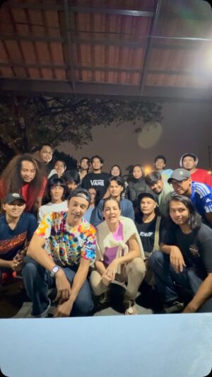 Yasmin Hani Instagram - With a heavy heart … Its a wrap for Lakhus Penghulu Jin!! Thank you semua from the bottom of my heart . Memang seronok bekerja ngan team ni. Nak nangis rasa. Thank you for the trust that has been bestowed on me for playing Qistina Najwa. Thank you @metrowealth , my co star @qirazali0808 for being an awesome actor! The rest of the casts @mariafarida @rheaervina as my lovely lovely daughter i miss u sayang, @nafizanuar for amazing acting, abang @_nam_ron_ , crew, make up and wardrob korang memang meletoppssss… ‘contooohhh’… ‘fantastic’!! Ok signing off now n nangis kat bucu katil. 
#Lakhus
#YasminHani 
#HaniAtWork 
#LakhusPenghuluJin