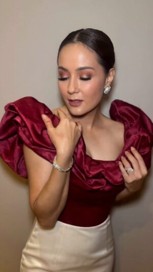 Yasmin Hani Instagram - Barefoot, in satin, somewhere between drama and chill. Not acting, just vibing.
Make up : @riri_suhairy 
Styling : @bett1_chehassan 
#vibing 
#MakeUp 
#YasminHani