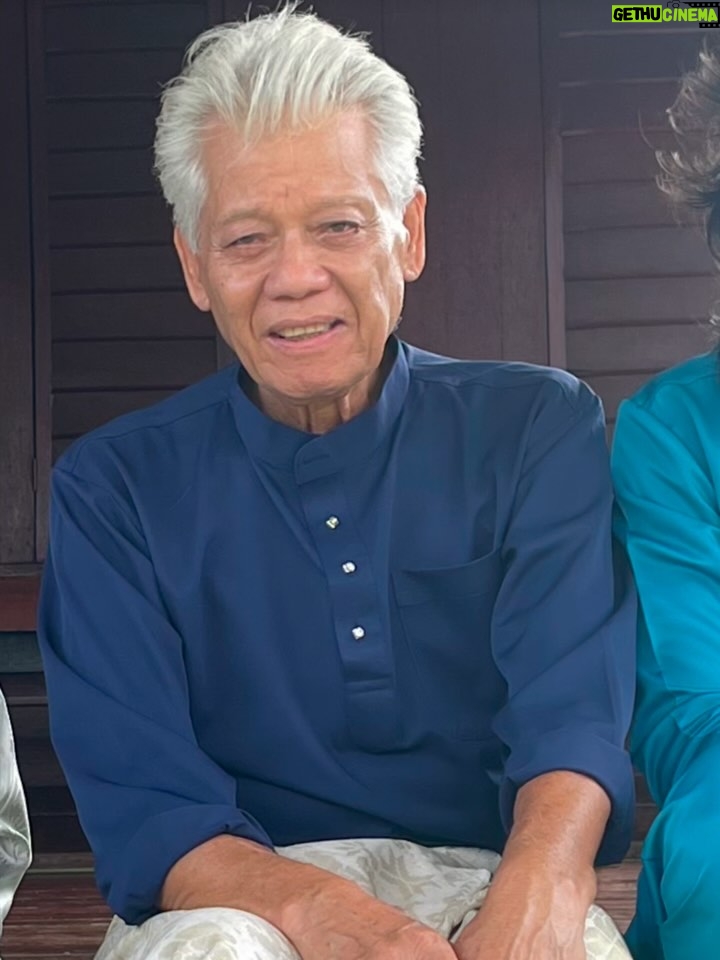 Yasmin Hani - 4.4K Likes - Innalillahi Wainnailaihirojiun… Abah (Abu Bakar Bin Mahmud) dah pergi . Setiap perpisahan adalah permulaan untuk kenangan yang abadi. Semoga perjalanan Abah dipermudahkan, dan kasih sayang Abah terus menguatkan kita. 

Ya Allah, ampunilah dosa-dosa Abah, rahmatilah Abah dengan kasih sayang-Mu, dan tempatkanlah Abah di tempat yang terbaik di sisi-Mu. Terangilah kubur Abah dengan cahaya-Mu dan lapangkanlah perjalanan Abah menuju akhirat. Semoga Abah mendapat ketenangan dan kebahagiaan abadi di sana. Aamiin. Ampunkan dosa2 kami Abah, we’re gonna miss you. Im just lucky i get to pick up ur call 2 hours before your passing. That was our goodbye Abah. Al Fatihah. 
#Abah
#TokAbah
