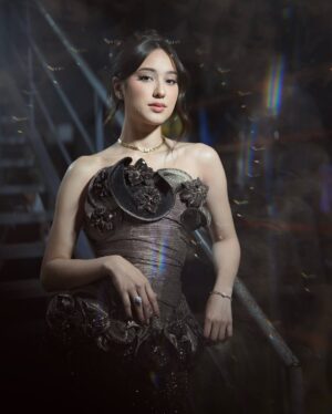 Yasmin Napper Instagram - Hut SCTV with my partner in crime 🌚🌝

stylist @fandinasutionn
dress @lisajuofficial
jewellery @franknco_id

ashas glam :
Makeup @loritayoung_mua 
Hairdo @firdajeanhair 

yasmins glam :
Makeup @ms_lifa 
Hairdo @jooehair 

photo : @kippmarhadi @suryacahyah

Management @bentukmanagement @agungsaputrabm @ririaprianti_
