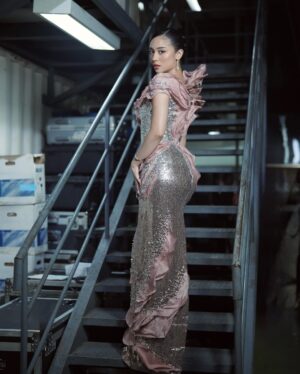 Yasmin Napper Instagram - Hut SCTV with my partner in crime 🌚🌝

stylist @fandinasutionn
dress @lisajuofficial
jewellery @franknco_id

ashas glam :
Makeup @loritayoung_mua 
Hairdo @firdajeanhair 

yasmins glam :
Makeup @ms_lifa 
Hairdo @jooehair 

photo : @kippmarhadi @suryacahyah

Management @bentukmanagement @agungsaputrabm @ririaprianti_