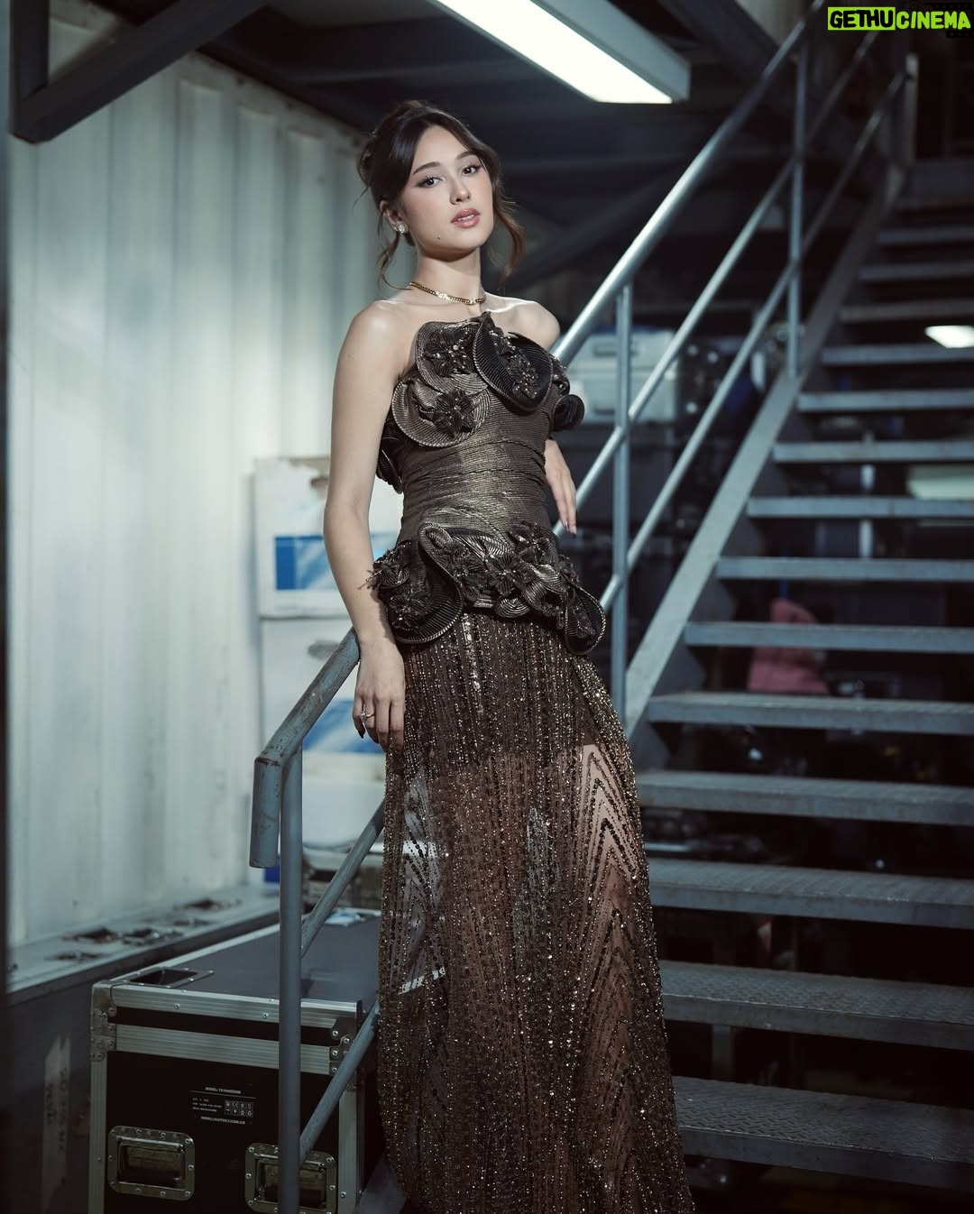 Yasmin Napper - 99.8K Likes - Hut SCTV with my partner in crime 🌚🌝

stylist @fandinasutionn
dress @lisajuofficial
jewellery @franknco_id

ashas glam :
Makeup @loritayoung_mua 
Hairdo @firdajeanhair 

yasmins glam :
Makeup @ms_lifa 
Hairdo @jooehair 

photo : @kippmarhadi @suryacahyah

Management @bentukmanagement @agungsaputrabm @ririaprianti_