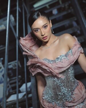 Yasmin Napper Instagram - Hut SCTV with my partner in crime 🌚🌝

stylist @fandinasutionn
dress @lisajuofficial
jewellery @franknco_id

ashas glam :
Makeup @loritayoung_mua 
Hairdo @firdajeanhair 

yasmins glam :
Makeup @ms_lifa 
Hairdo @jooehair 

photo : @kippmarhadi @suryacahyah

Management @bentukmanagement @agungsaputrabm @ririaprianti_