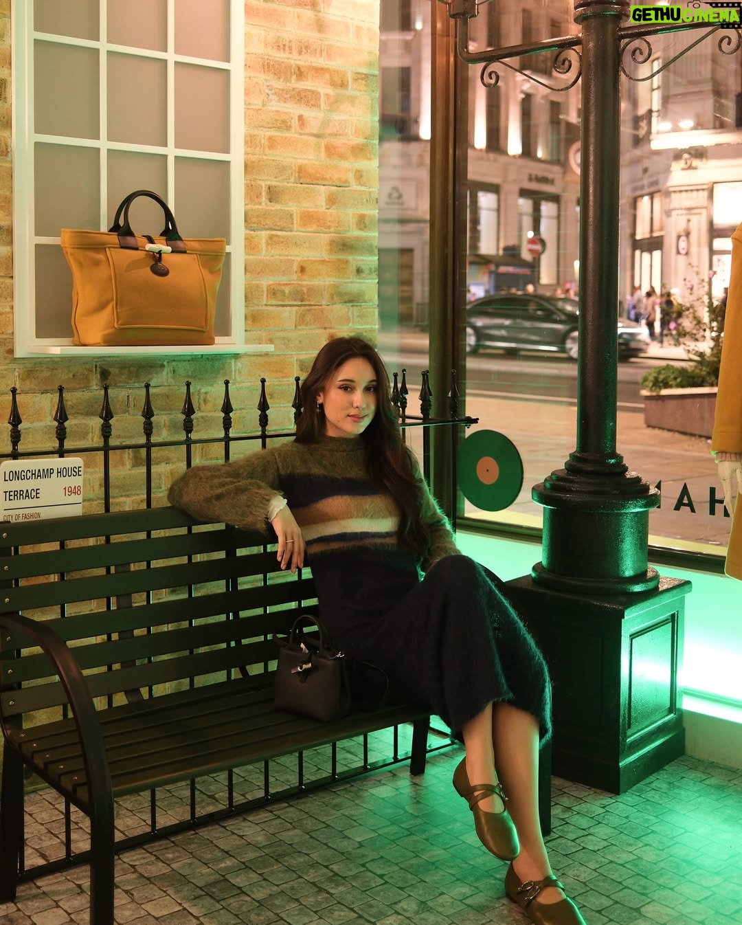 Yasmin Napper - 49.9K Likes - From the countryside activities to a city night out all in @longchamp 🤎
