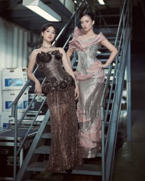 Yasmin Napper Instagram - Hut SCTV with my partner in crime 🌚🌝

stylist @fandinasutionn
dress @lisajuofficial
jewellery @franknco_id

ashas glam :
Makeup @loritayoung_mua 
Hairdo @firdajeanhair 

yasmins glam :
Makeup @ms_lifa 
Hairdo @jooehair 

photo : @kippmarhadi @suryacahyah

Management @bentukmanagement @agungsaputrabm @ririaprianti_