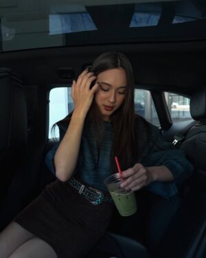 Yasmin Napper Instagram - lost in los angeles 🤎