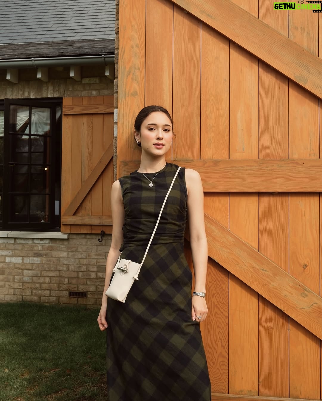 Yasmin Napper - 52K Likes - 🤎
Nothing beats a trip to the countryside with @longchamp #LongchampEnglishJourney #LongchampxGloverall