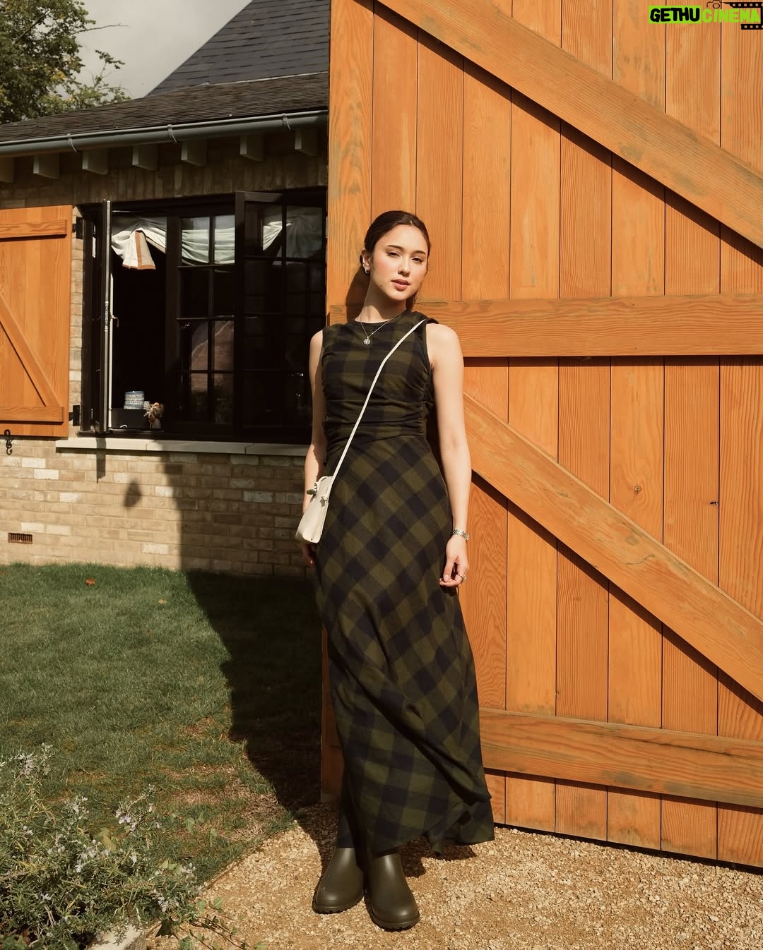 Yasmin Napper - 52K Likes - 🤎
Nothing beats a trip to the countryside with @longchamp #LongchampEnglishJourney #LongchampxGloverall