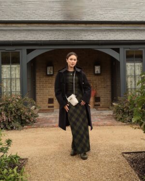 Yasmin Napper Instagram - 🤎
Nothing beats a trip to the countryside with @longchamp #LongchampEnglishJourney #LongchampxGloverall