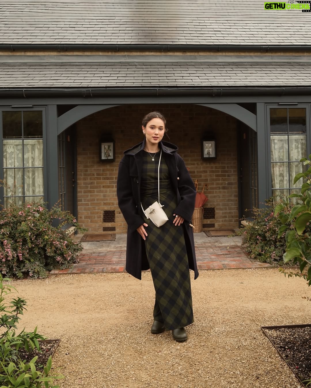 Yasmin Napper - 52K Likes - 🤎
Nothing beats a trip to the countryside with @longchamp #LongchampEnglishJourney #LongchampxGloverall