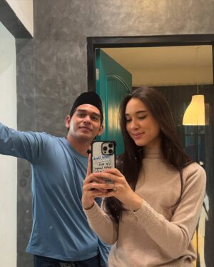 Yasmin Napper Instagram - Udah pada ketemu Zahra & Zaki di @cintadalamsujudku.official Eps 1? 💛