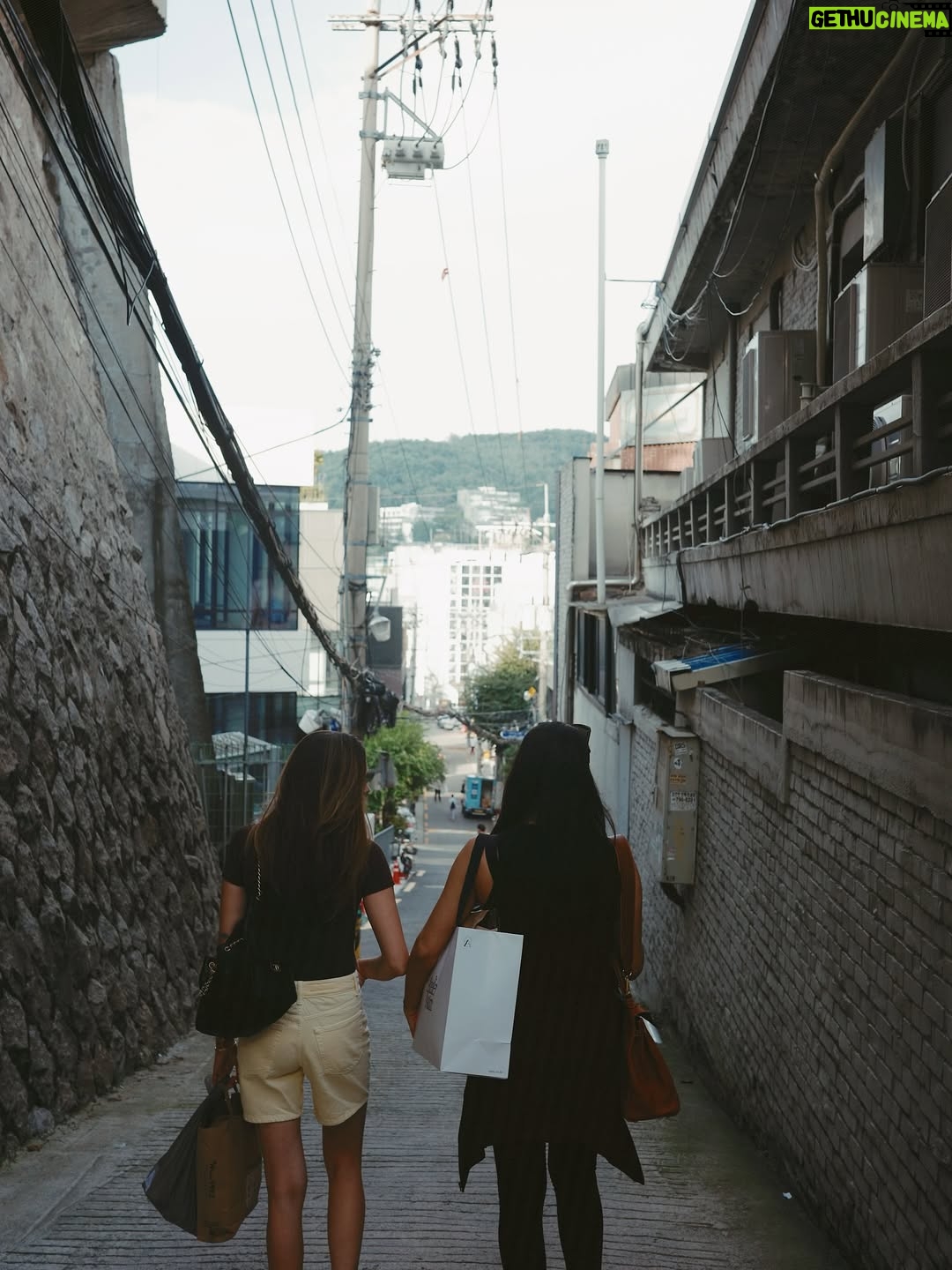 Yasmine Wildblood - 16.2K Likes - Day 1 in Seoul 🇰🇷