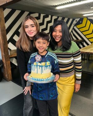 Yasmine Wildblood Instagram - Brother’s birthday recap: We started at a trampoline park in Leeds, then headed to Elland Road (Leeds Utd Stadium) to find the stone my late dad got with our names on it years ago. It took all 19 of us an hour to finally find it among thousands of names.
Oh, and a random fact: I was named Leeds after the football club Leeds United 🤣🤣