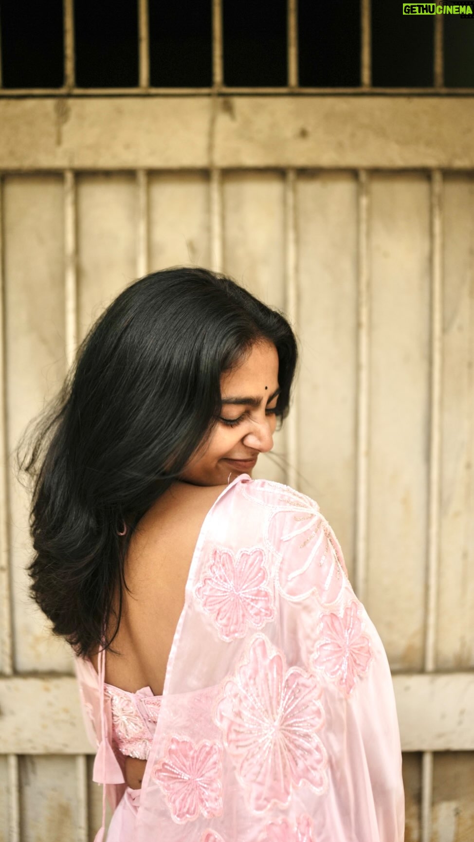 Yogalakshmi - 471.8K Likes - 🌸 

Vc:- @low.shutters_ 
Saree :- @vasthra.by.yara