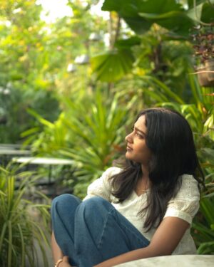 Yogalakshmi Instagram - 🦢
Pc:- @low.shutters_